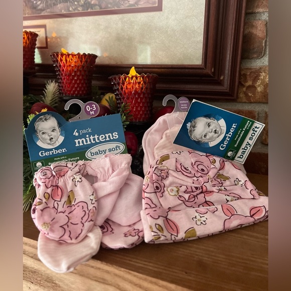7- pc Gerber Baby 4 pc Mittens & 3
pack Caps Set NWT - Picture 1 of 4